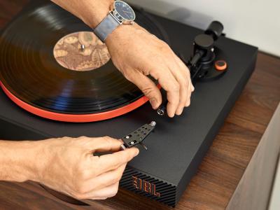 JBL Bluetooth with AptX-HD Turntable - JBLSPINNERBTBLKAM