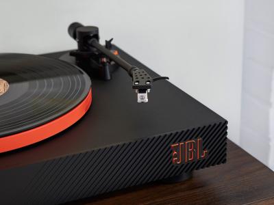 JBL Bluetooth with AptX-HD Turntable - JBLSPINNERBTBLKAM